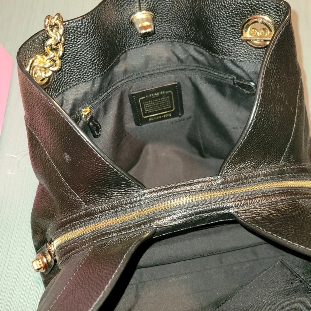 Coach EUC - Picture 5 of 8